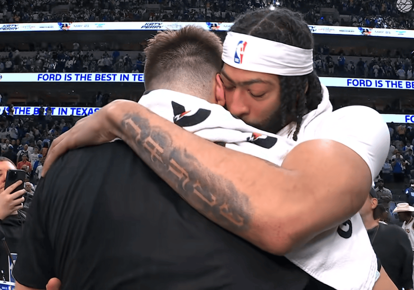 开云入口-浓眉哥迎来十五赛季出色发挥，拜仁观众热烈欢呼！-开云入口