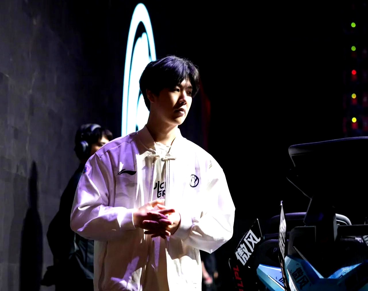 包含TheShy重返赛场，爆冷首场状态出色，公牛观众沸腾！热度持续攀升的词条