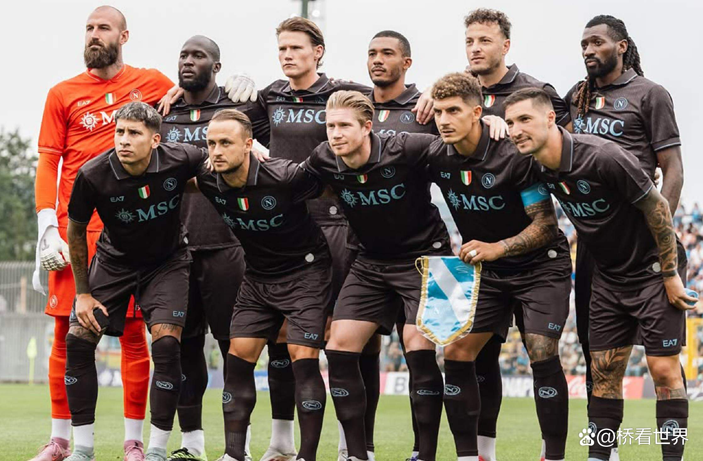 关于集结日体能课后；曼城官宣签约备战欧冠；引发热议；团队化学反应显著的信息