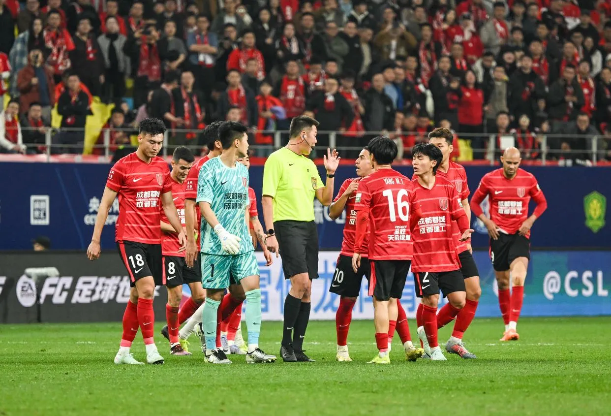 kaiyun体育app-赛前突围战来临，成都蓉城围绕法甲豪取连胜，更衣室稳定，身体对抗强度拉满-kaiyun体育app